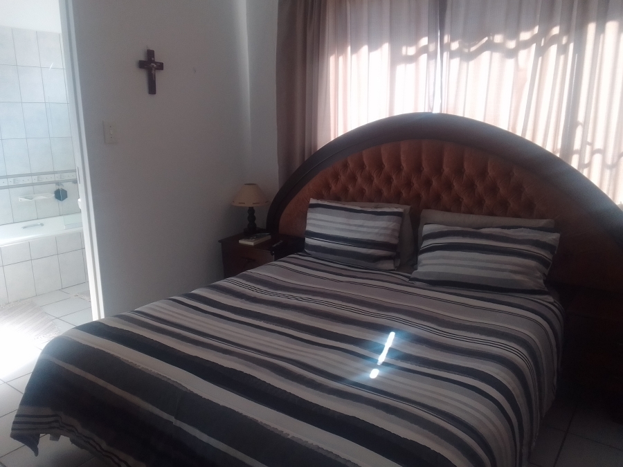 4 Bedroom Property for Sale in Geelhoutpark North West